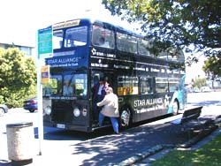 Dubbeldekker tourist bus